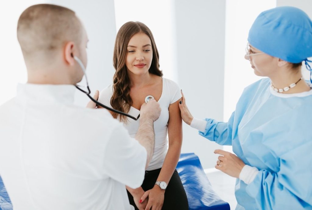 Immigration exam clinic open now Houston performing USCIS health screening with certified doctors in clean facility